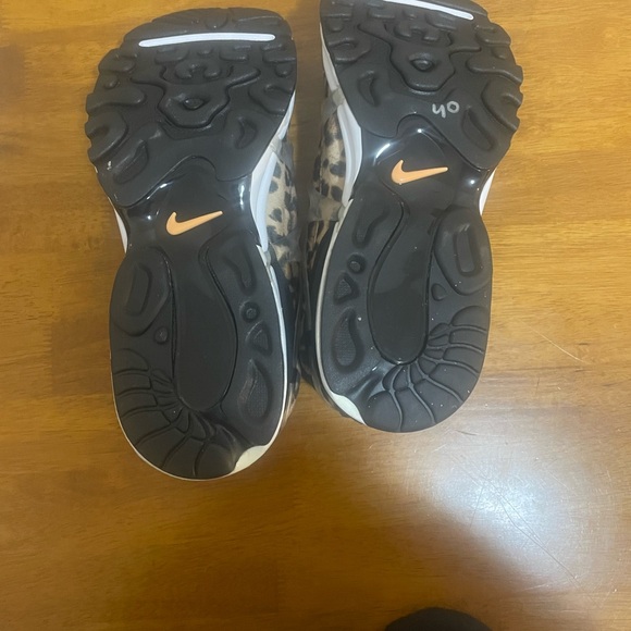 NWOT Nike Women's 10.5 Kukini no box - Picture 2 of 2